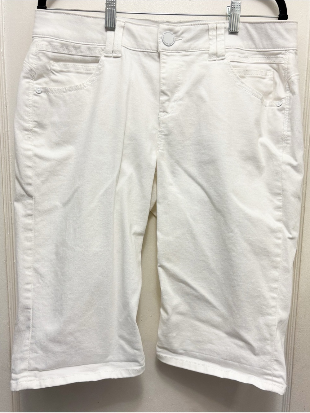 Democracy “Ab” technology Bermuda Shorts Size 14W Color White 5-Pockets